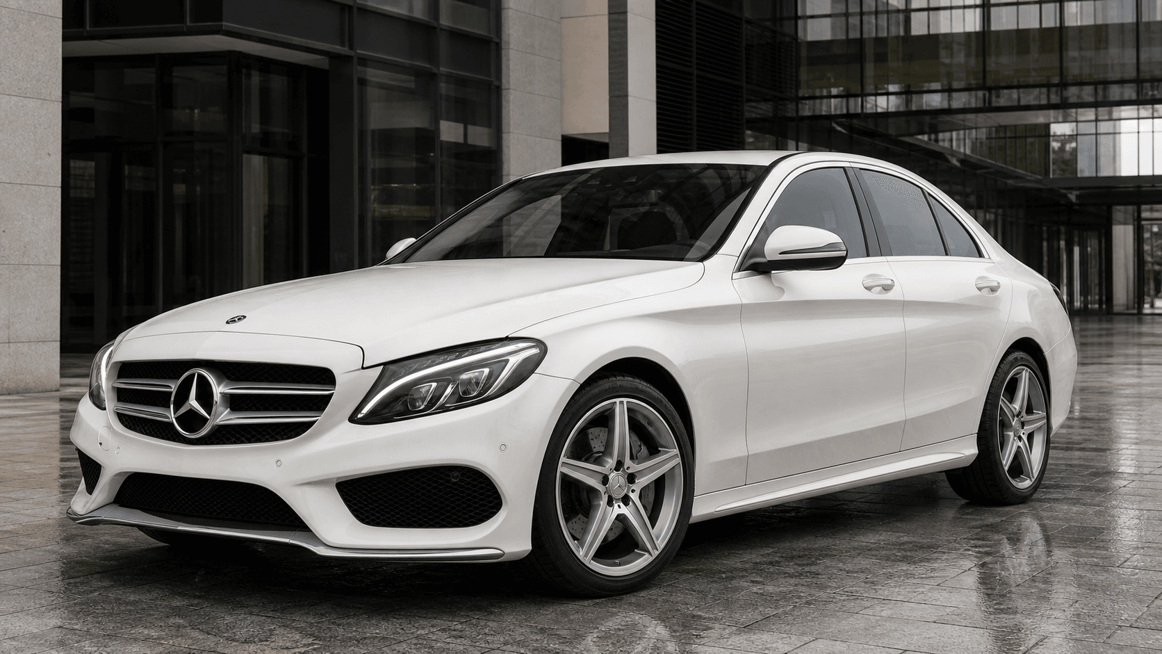 Mercedes-Benz Clase C W205 blanco en zona financiera
