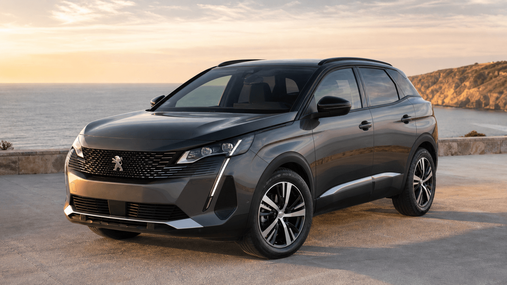 Peugeot 3008 II gris usado junto al mar