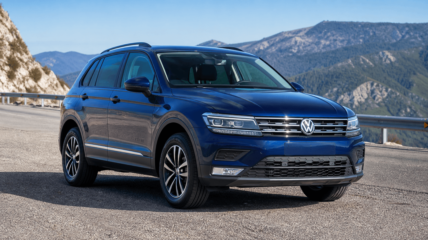Volkswagen Tiguan II azul usado en carretera