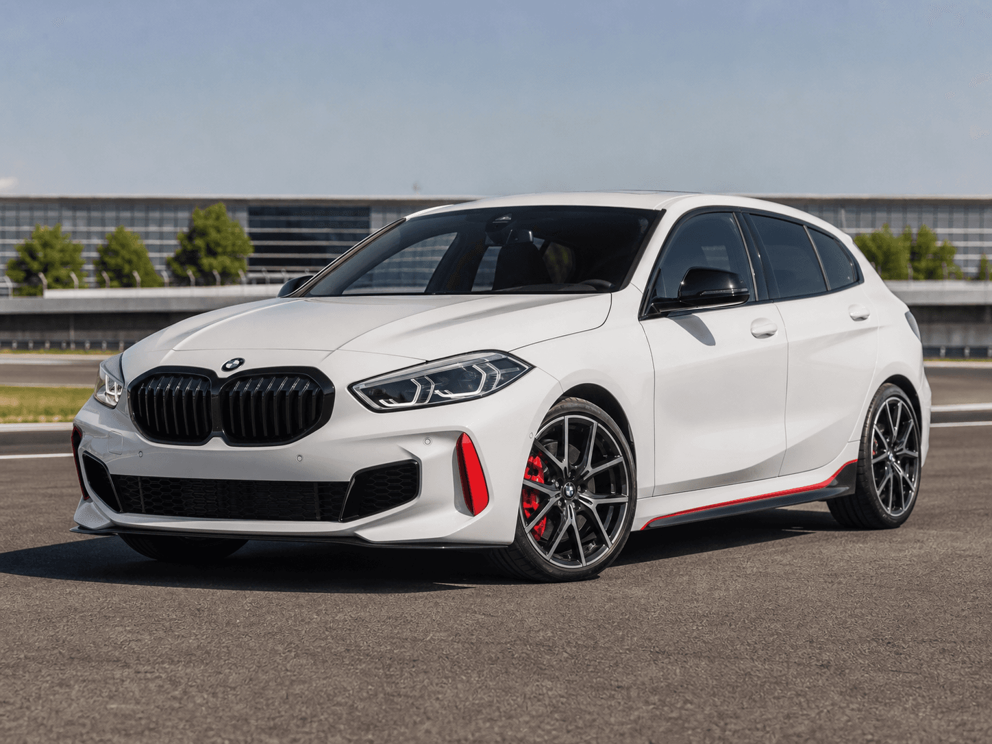 BMW Serie 1 F40 120i o 128ti B48 con aspecto deportivo