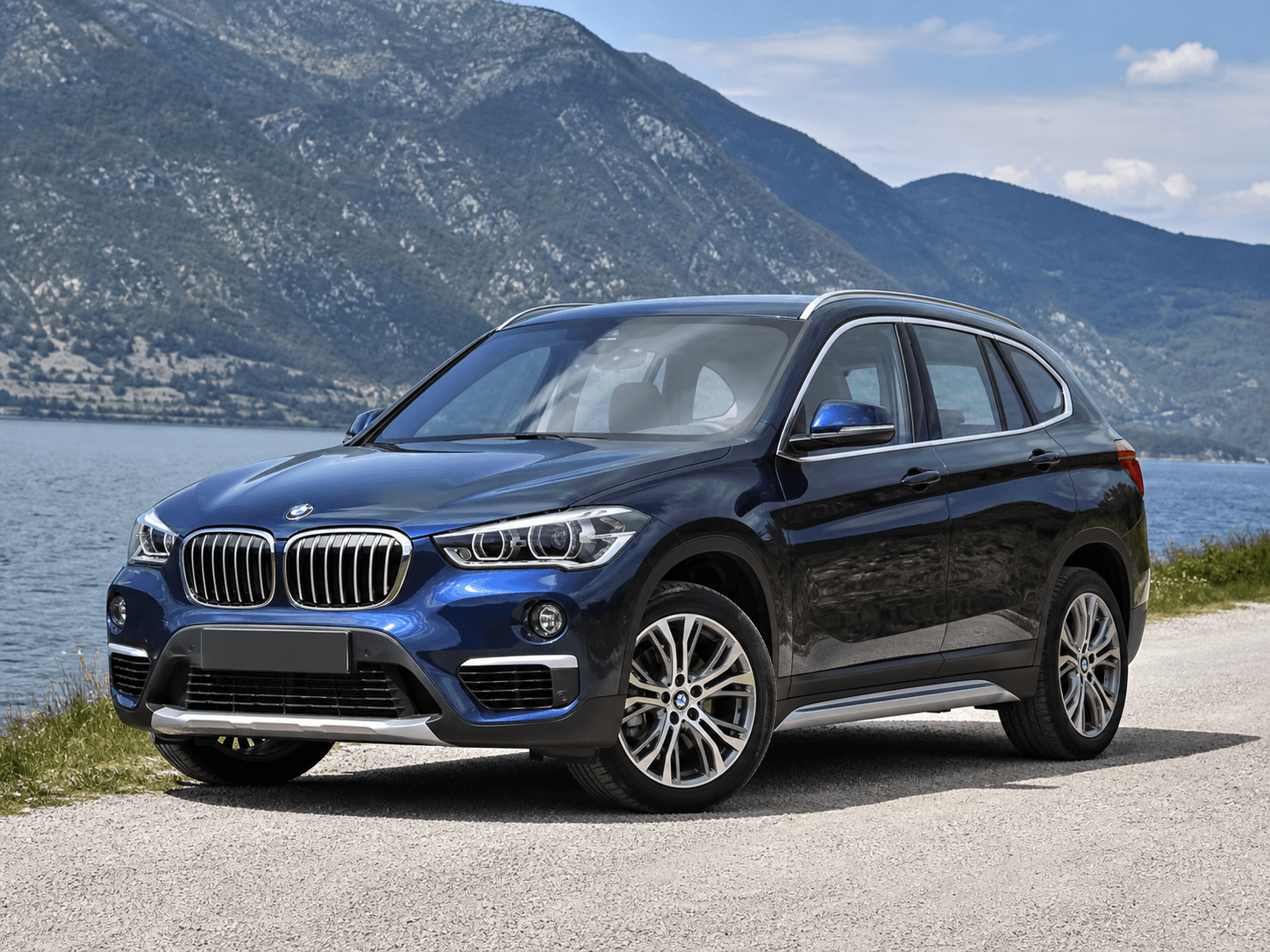 BMW X1 F48 18d o 20d B47 junto a un lago de montana