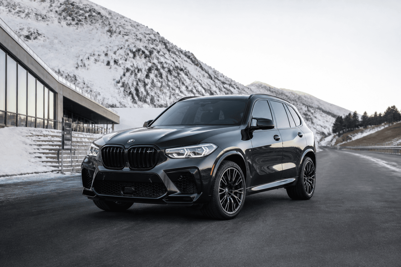 BMW X5 M/X6 M F95/F96 en una imagen generada para MotorAtlas Stage Lab