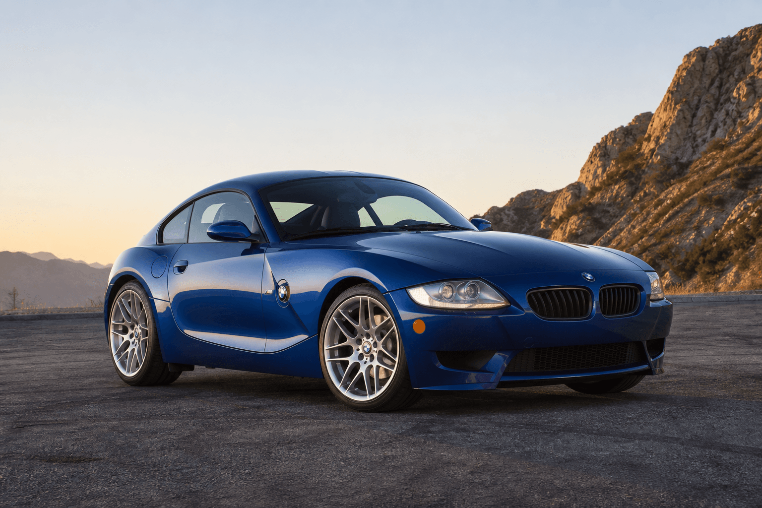 BMW Z4 M E85/E86 S54 en una imagen generada para MotorAtlas Stage Lab