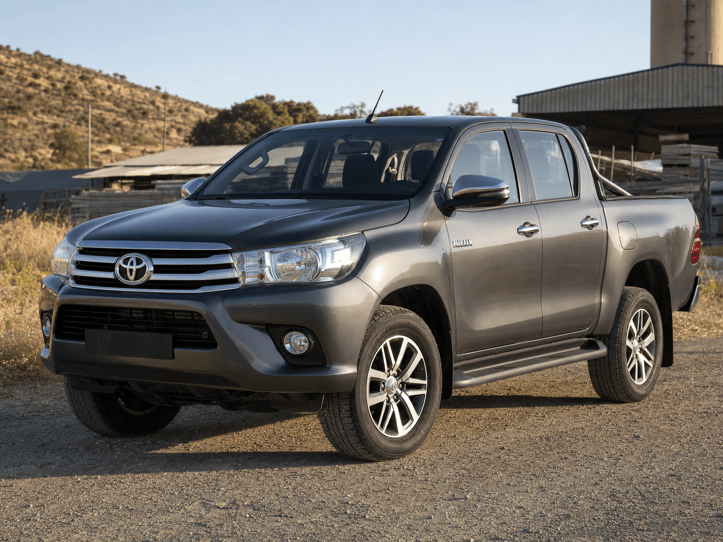 Toyota Hilux 2.4 D-4D 150 doble cabina en camino de tierra